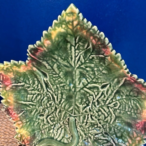 Bordallo Pinheiro Portugese Pottery Green & Brown Maple Leaf Footed Dish 10” - Picture 2 of 6